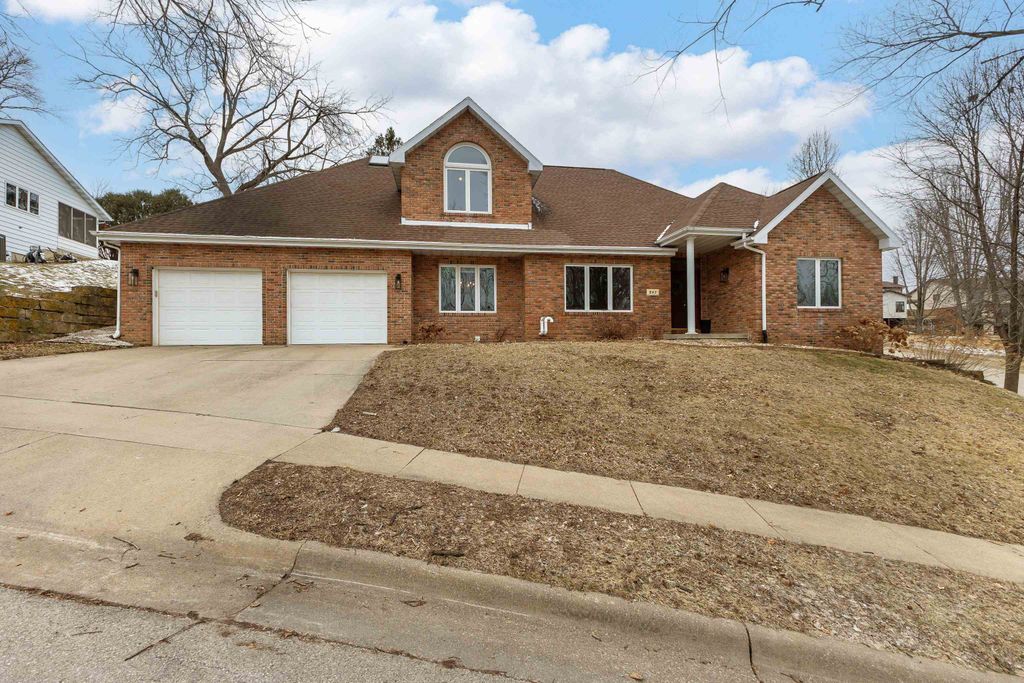 Photo of 847 Spires Drive, Dubuque, IA 52001 (MLS # 154031)