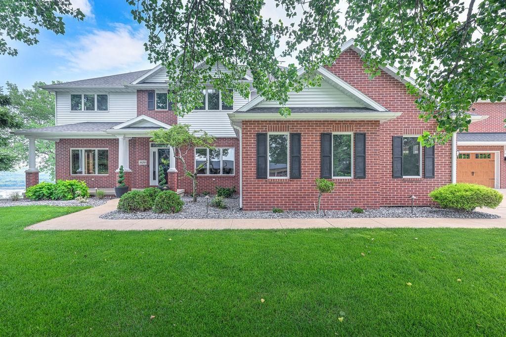 Photo of 1620 Justin Lane, Dubuque, IA 52001 (MLS # 154153)