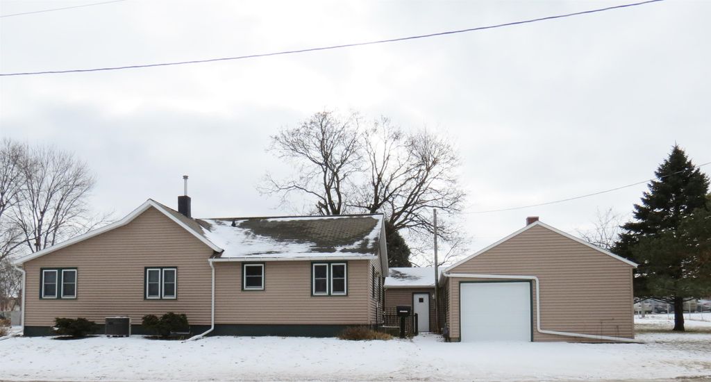 Photo of 316 N Decker Street, Maquoketa, IA 52060 (MLS # 153912)