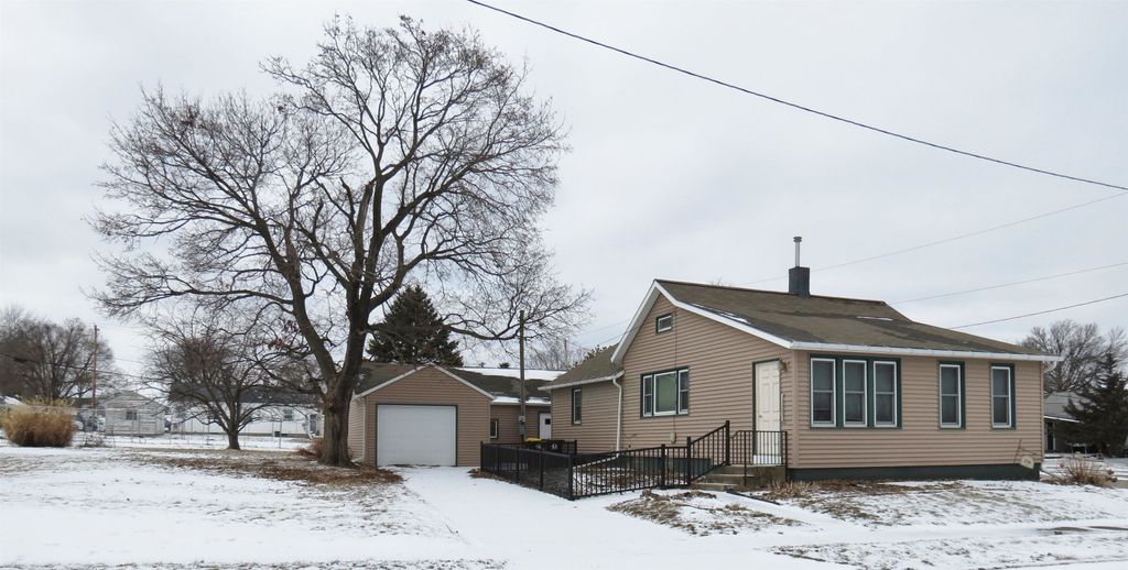 Photo of 316 N Decker Street, Maquoketa, IA 52060 (MLS # 153912)