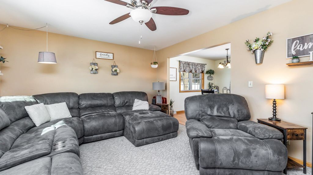 Photo of 3831 Cora Drive, Dubuque, IA 52002 (MLS # 154017)