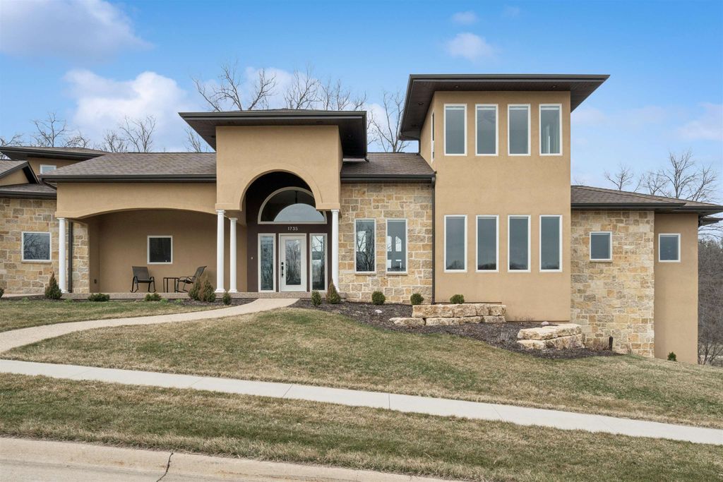 Photo of 1735 Creek Wood Drive, Dubuque, IA 52003 (MLS # 154203)