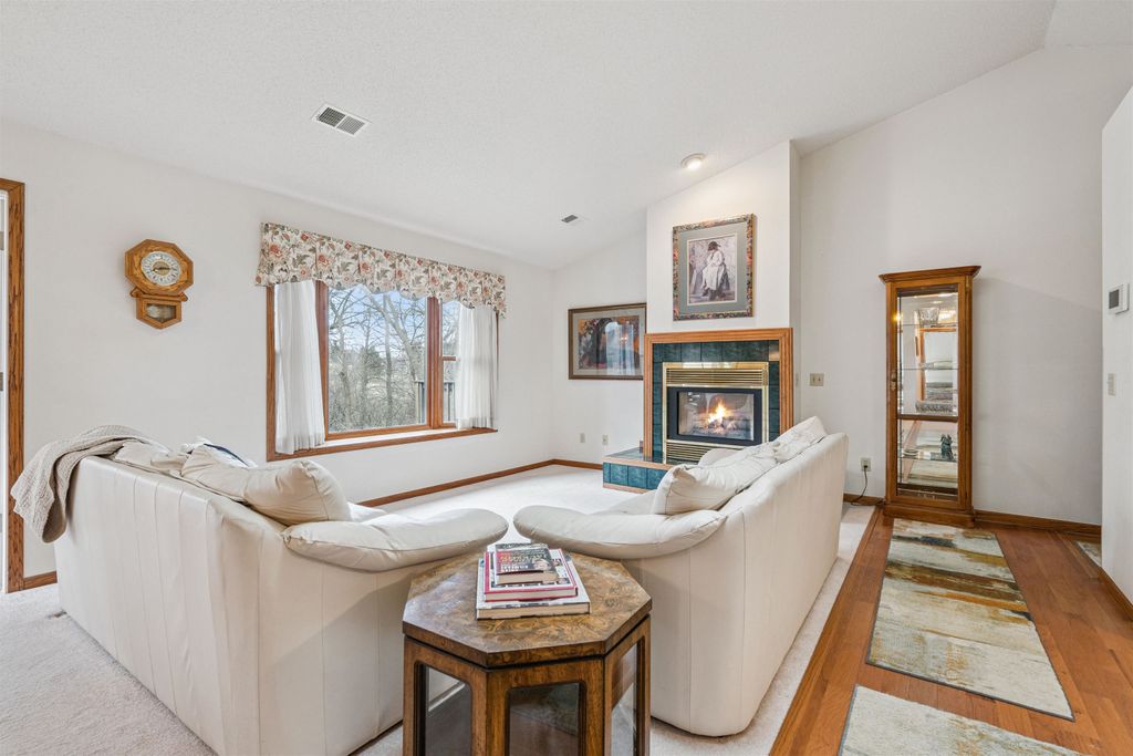 Photo of 2690 Renaissance Unit 4 Drive, Dubuque, IA 52001 (MLS # 154145)