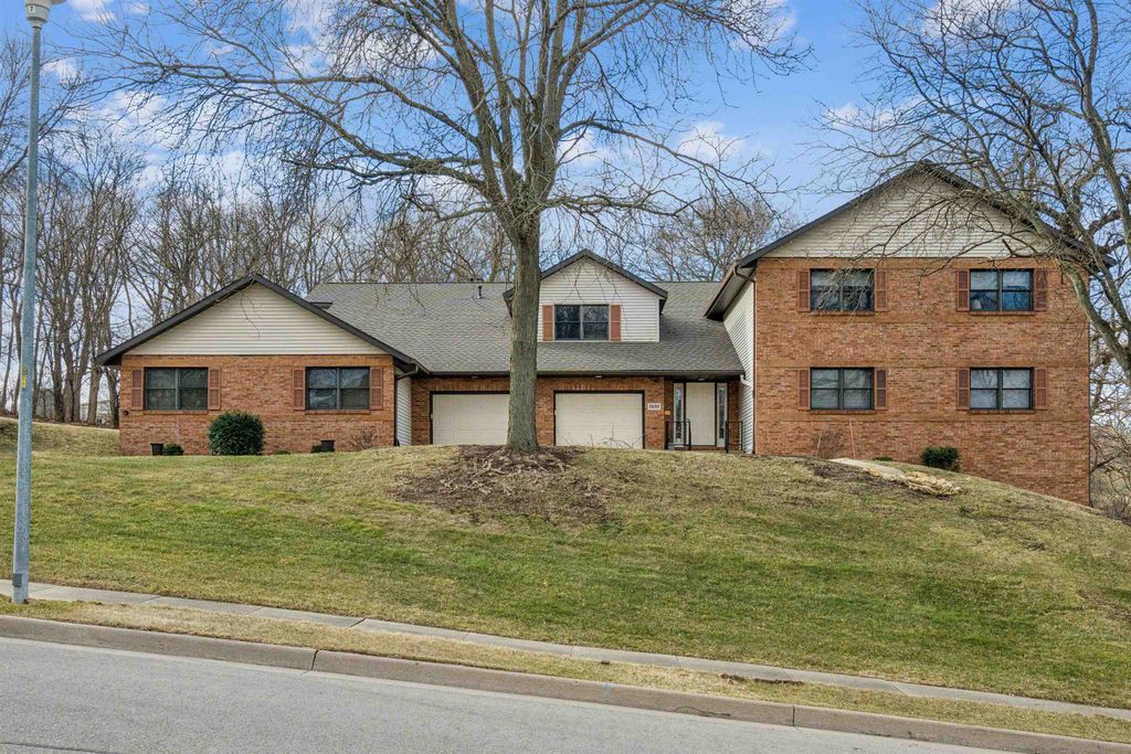 Photo of 2690 Renaissance Unit 4 Drive, Dubuque, IA 52001 (MLS # 154145)