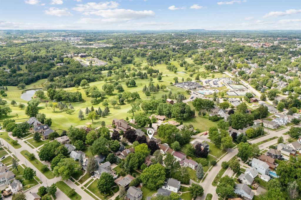 Photo of 1727 Overview Court, Dubuque, IA 52003 (MLS # 152424)