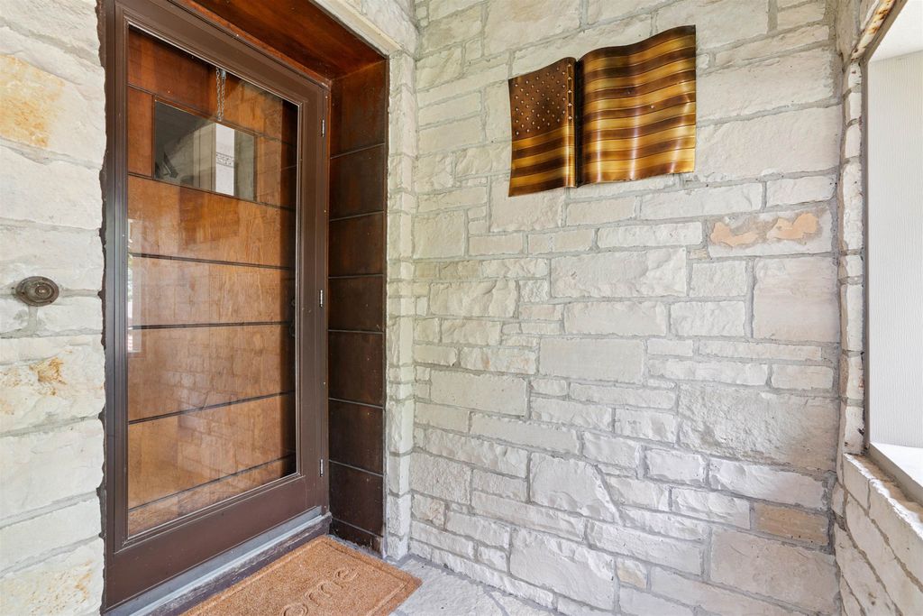 Photo of 1727 Overview Court, Dubuque, IA 52003 (MLS # 152424)