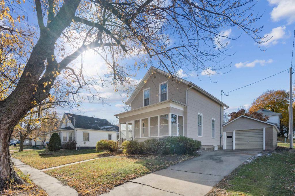 Photo of 605 Washington Street, Other, IA 54347 (MLS # 153463)