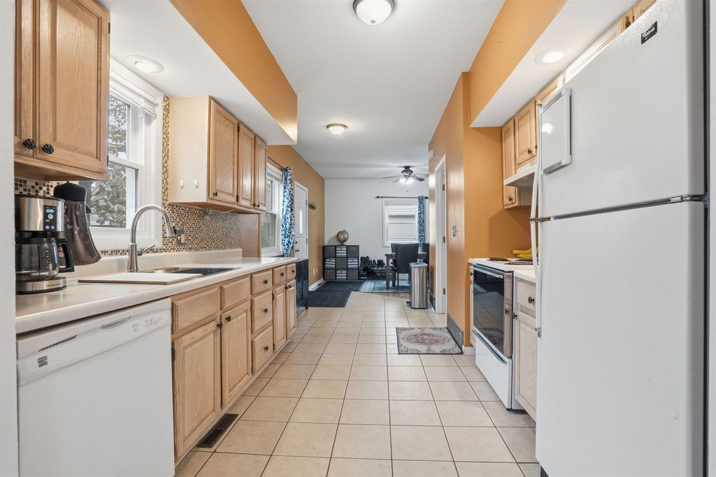 Photo of 2529 Windsor Avenue, Dubuque, IA 52001 (MLS # 153535)