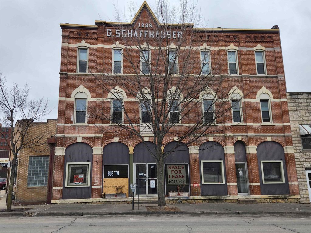 Photo of 576 Central Avenue, Dubuque, IA 52001 (MLS # 154206)