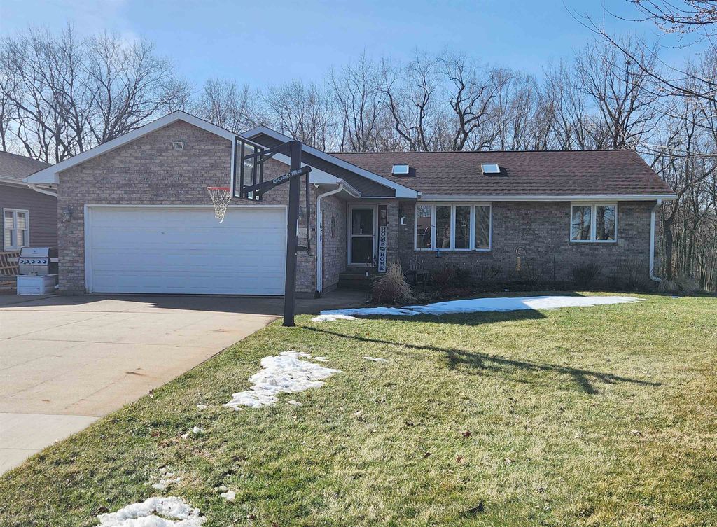 Photo of 8 JFK Road, East Dubuque, IL 61025 (MLS # 154176)