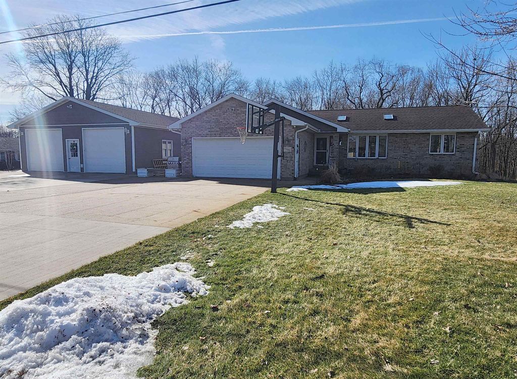 Photo of 8 JFK Road, East Dubuque, IL 61025 (MLS # 154176)