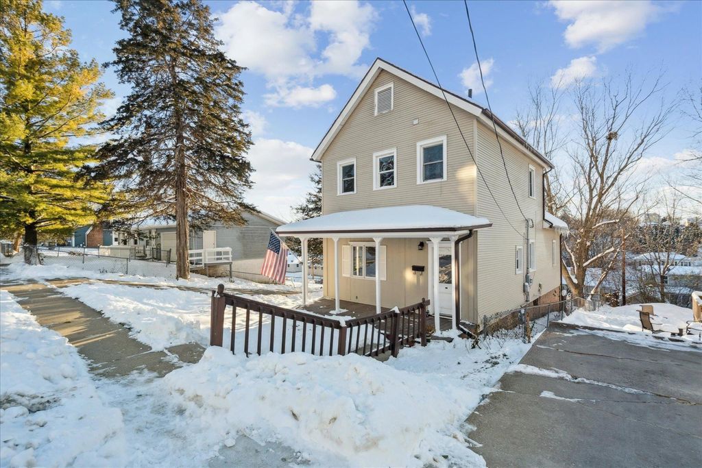 Photo of 1735 Wood Street, Dubuque, IA 52001 (MLS # 153586)