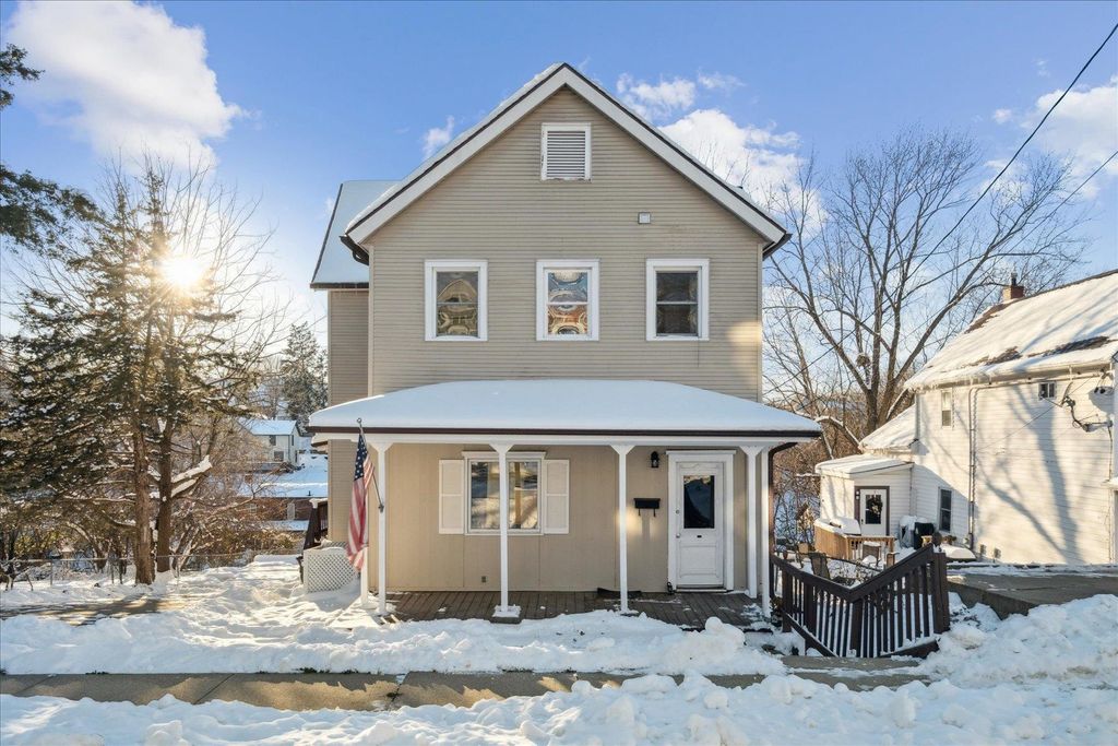 Photo of 1735 Wood Street, Dubuque, IA 52001 (MLS # 153586)