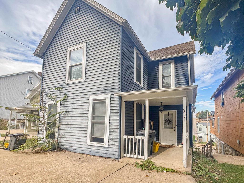 Photo of 603 Arlington Street, Dubuque, IA 52001 (MLS # 153336)