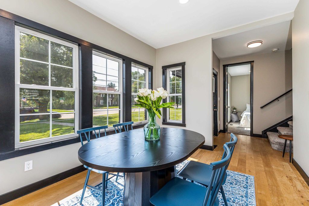 Photo of 224 S Grandview Avenue, Dubuque, IA 52003 (MLS # 152731)