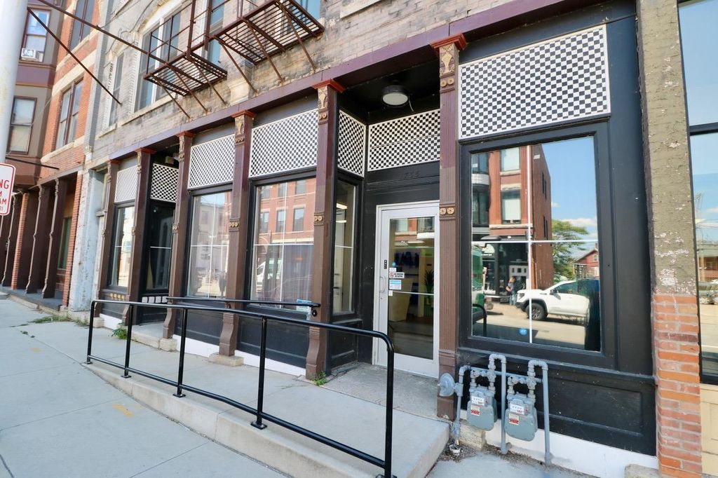 Photo of 1735 Central Avenue, Dubuque, IA 52001 (MLS # 152979)