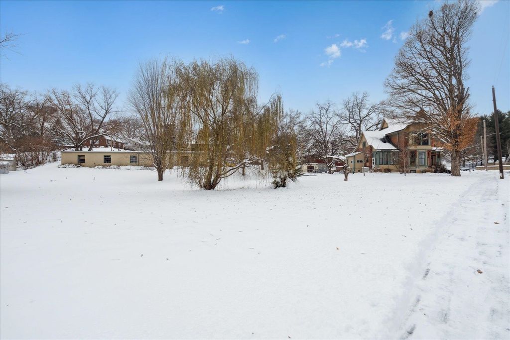 Photo of 2735 Windsor Avenue, Dubuque, IA 52001 (MLS # 153549)