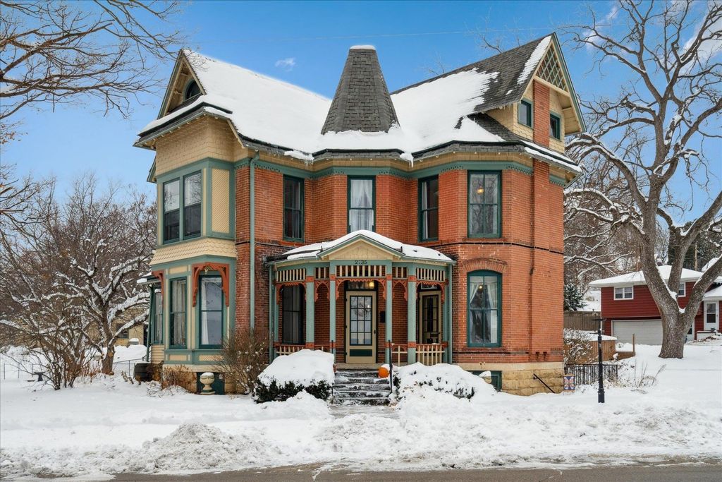 Photo of 2735 Windsor Avenue, Dubuque, IA 52001 (MLS # 153549)