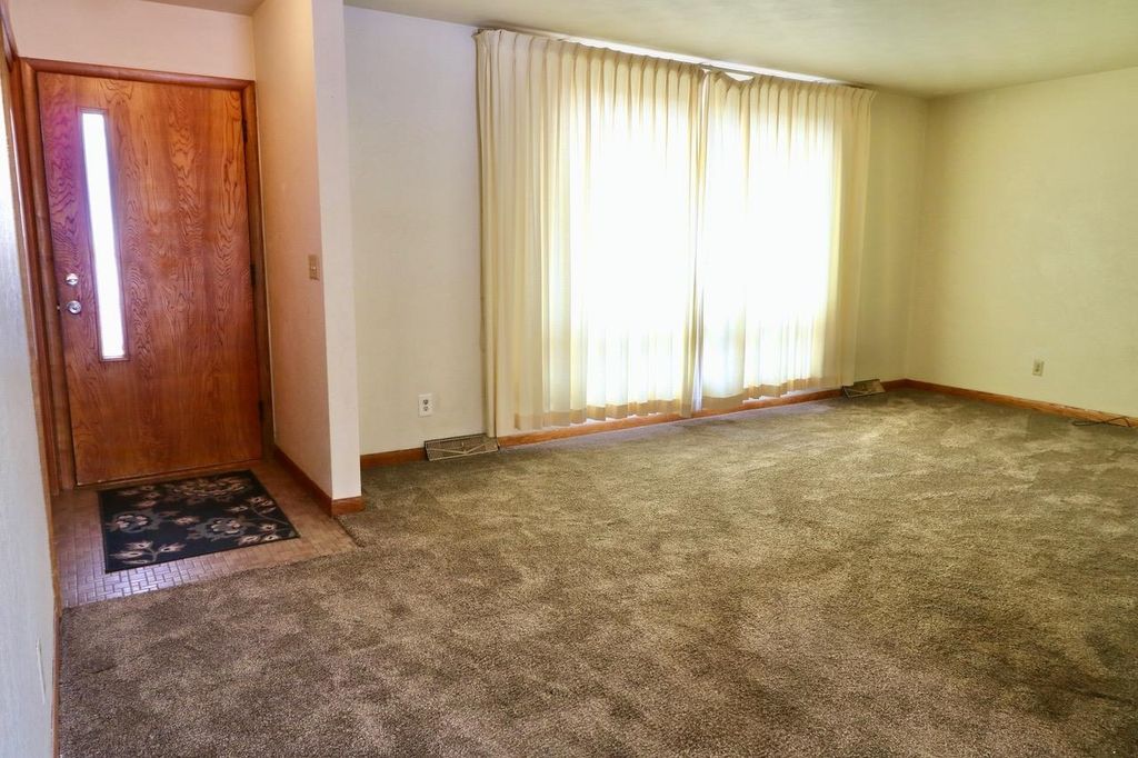 Photo of 2717 Shady Lane, Dubuque, IA 52001 (MLS # 153615)