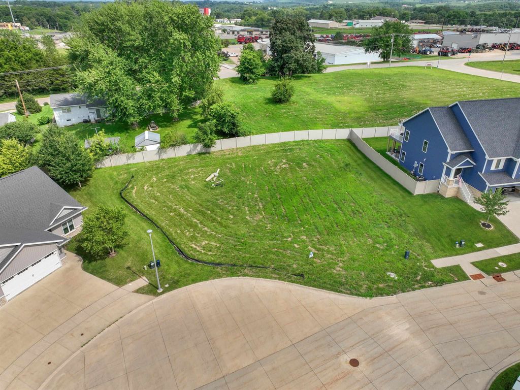 Photo of Lot 35 Fieldstone Court, Dubuque, IA 52003 (MLS # 152563)