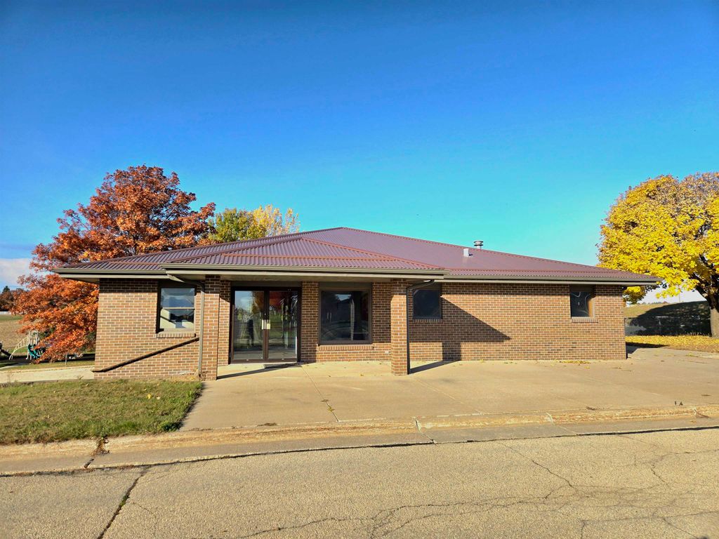 Photo of 110 Bierman Road, Epworth, IA 52045 (MLS # 153920)