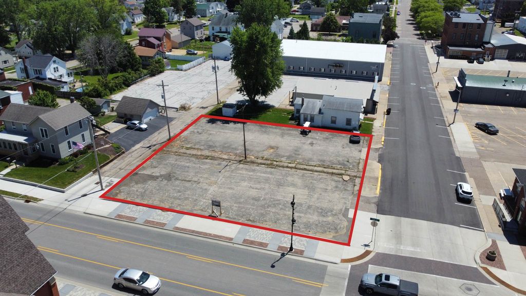 Photo of 124 E Platt Street, Maquoketa, IA 52060 (MLS # 150910)