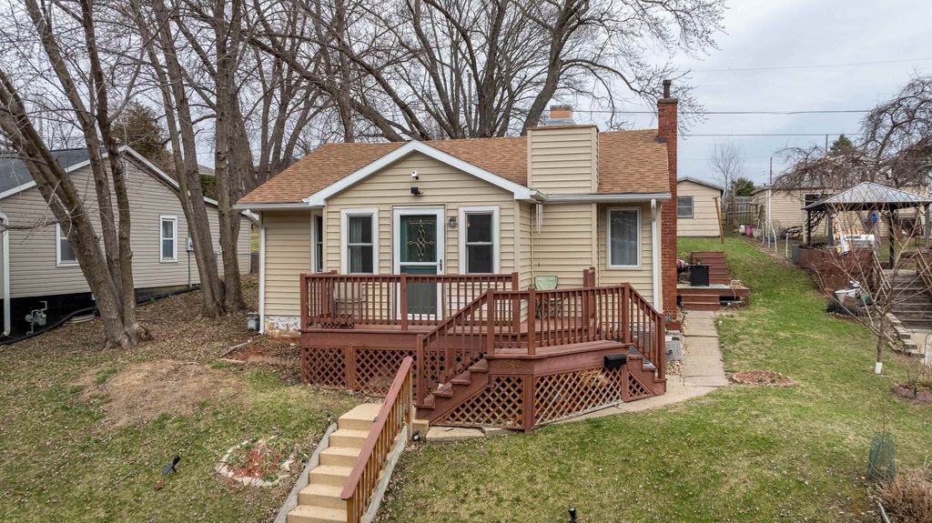 Photo of 1642 Drexel Avenue, Dubuque, IA 52001 (MLS # 154222)