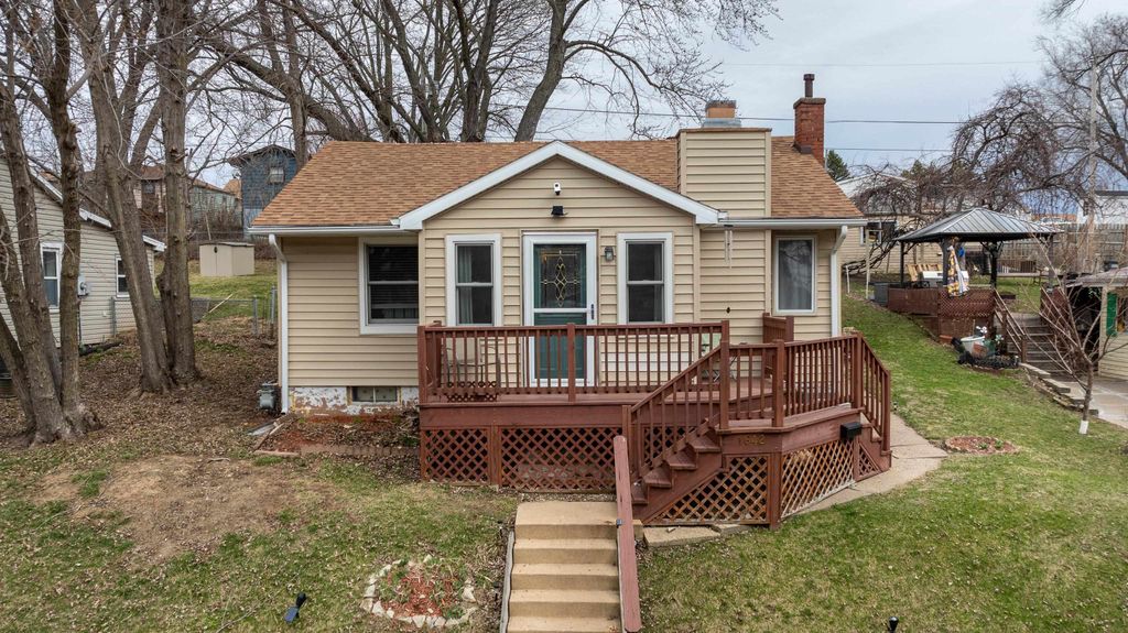 Photo of 1642 Drexel Avenue, Dubuque, IA 52001 (MLS # 154222)