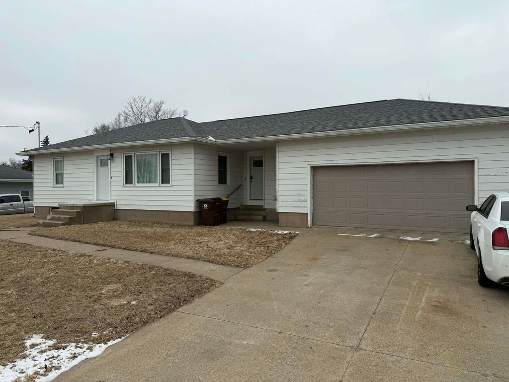 Photo of 10117 Boleyn Road, Dubuque, IA 52001 (MLS # 153680)