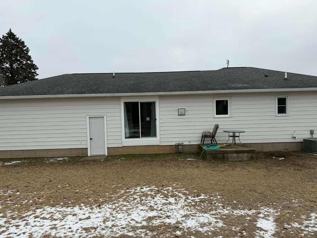 Photo of 10117 Boleyn Road, Dubuque, IA 52001 (MLS # 153680)