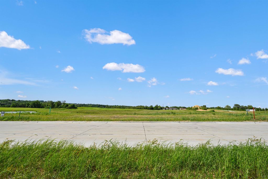 Photo of Lot 86 Waterbridge Lane, Dubuque, IA 52003 (MLS # 152550)