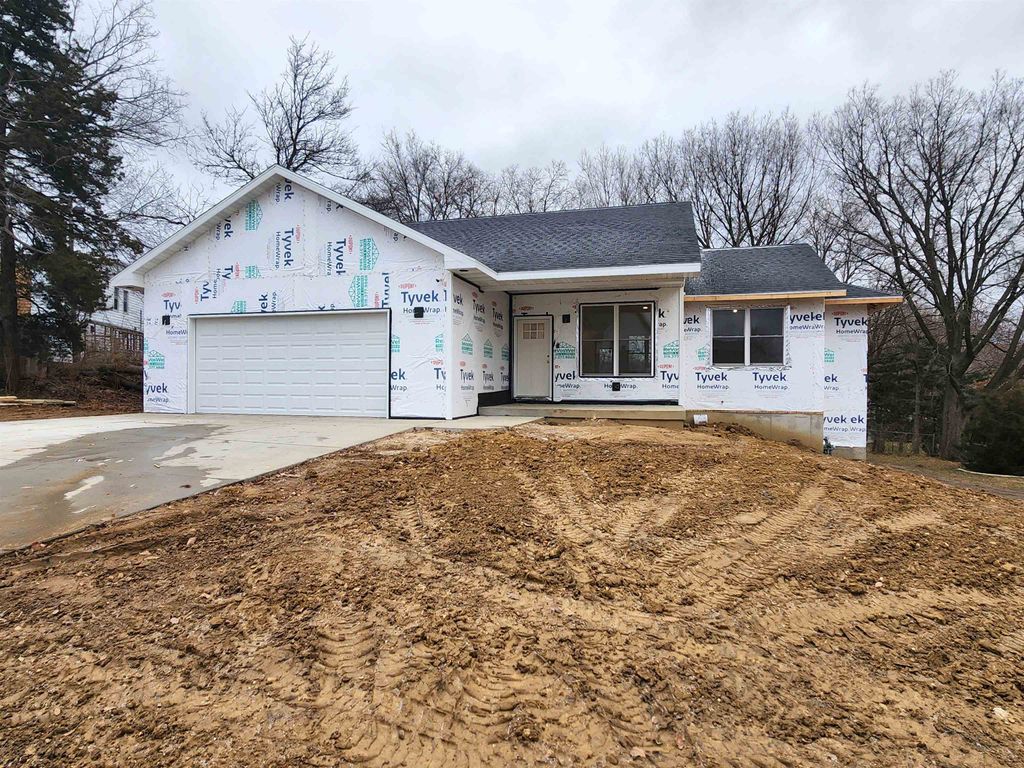 Photo of 2628 University Avenue, Dubuque, IA 52001 (MLS # 153547)