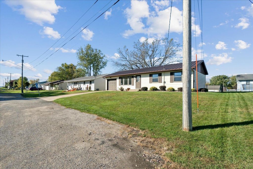 Photo of 8920 N Badger Road, East Dubuque, IL 61025 (MLS # 153308)