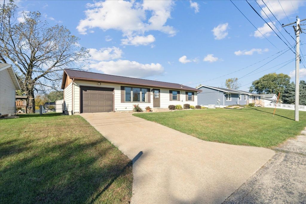 Photo of 8920 N Badger Road, East Dubuque, IL 61025 (MLS # 153308)