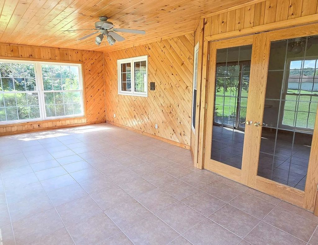 Photo of 100 Duetel Court, Bellevue, IA 52031 (MLS # 152863)