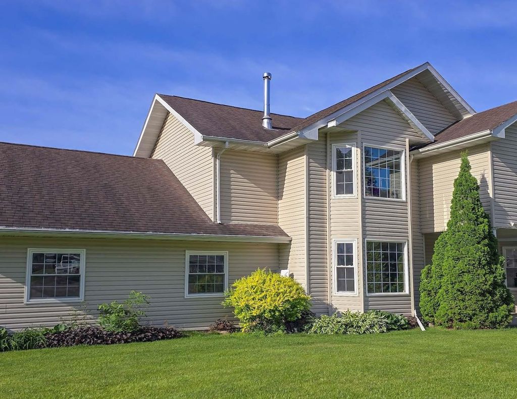 Photo of 100 Duetel Court, Bellevue, IA 52031 (MLS # 152863)
