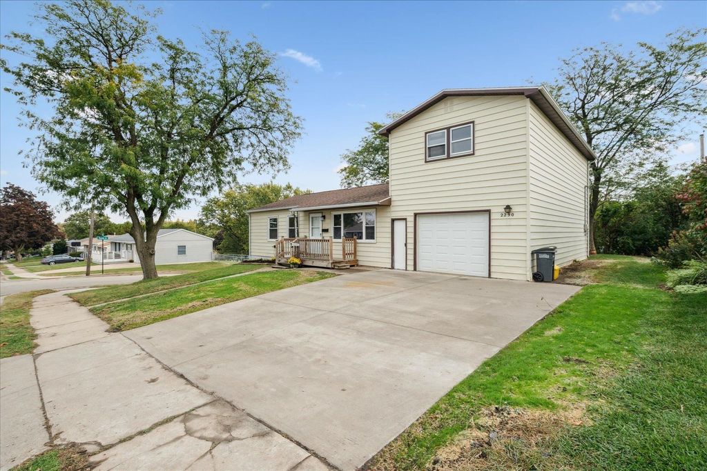 Photo of 2290 Theda Drive, Dubuque, IA 52001 (MLS # 153285)