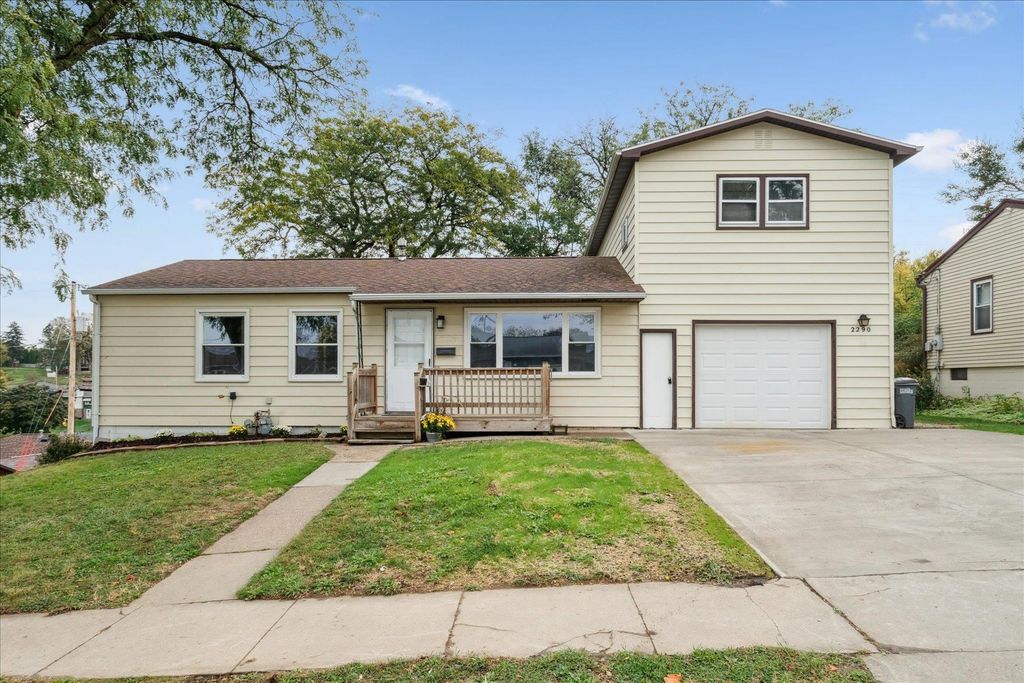 Photo of 2290 Theda Drive, Dubuque, IA 52001 (MLS # 153285)