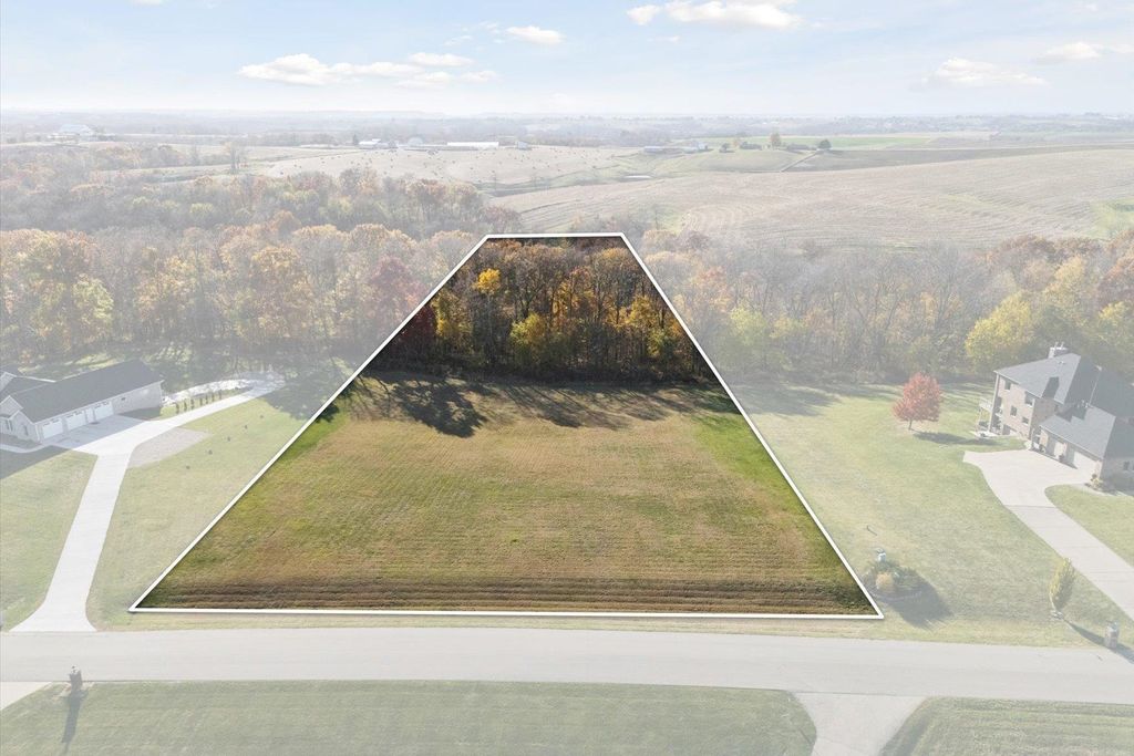 Photo of Lot 18 San Sebastian Drive, Dubuque, IA 52001 (MLS # 153480)