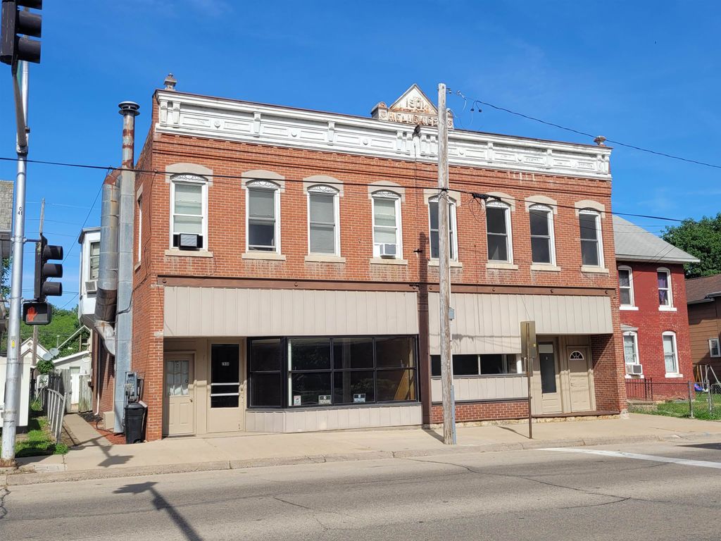 Photo of 2920 Central Avenue, Dubuque, IA 52001 (MLS # 152046)