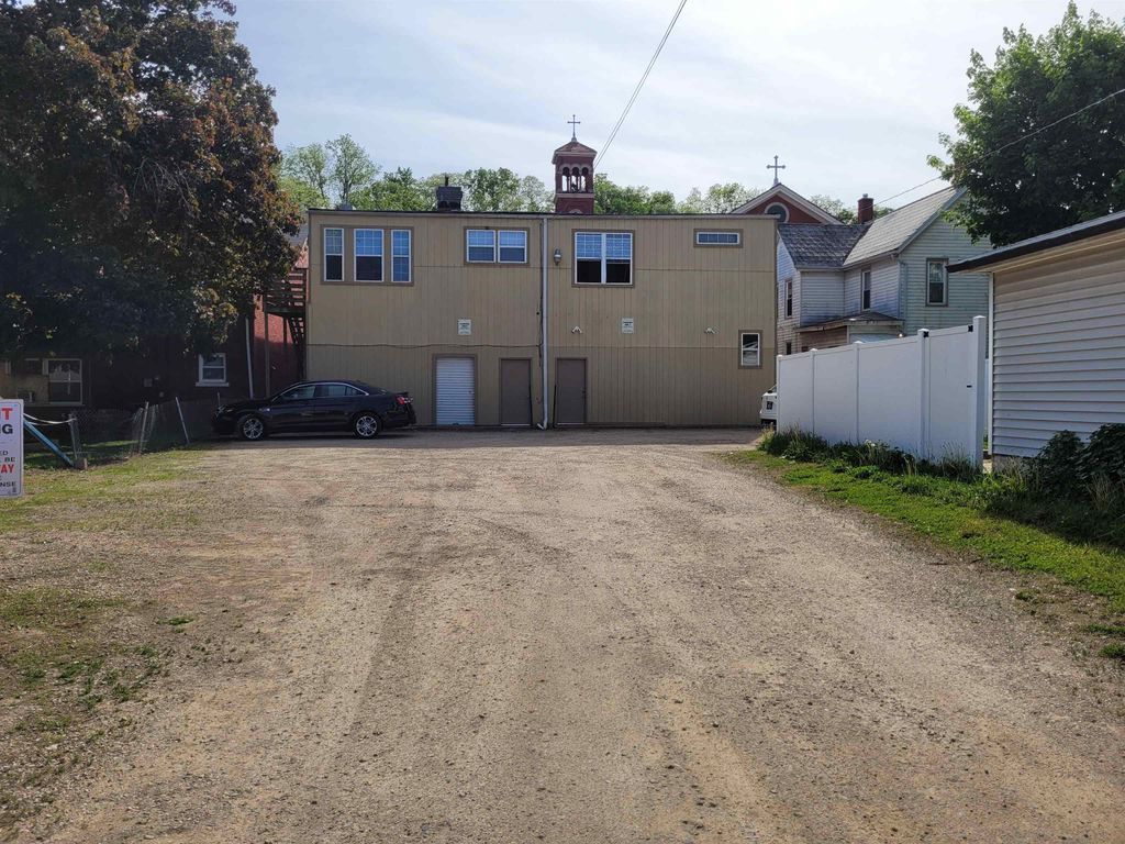 Photo of 2920 Central Avenue, Dubuque, IA 52001 (MLS # 152046)