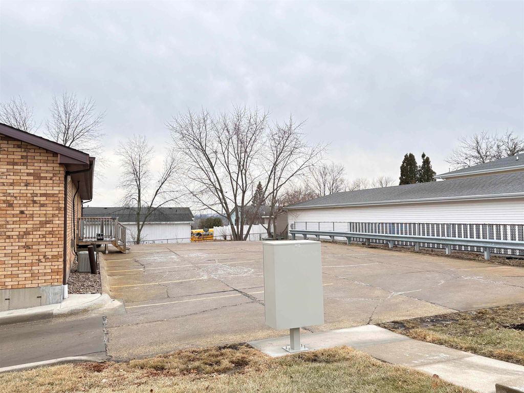 Photo of 2115 John F Kennedy Road, Dubuque, IA 52002 (MLS # 154082)