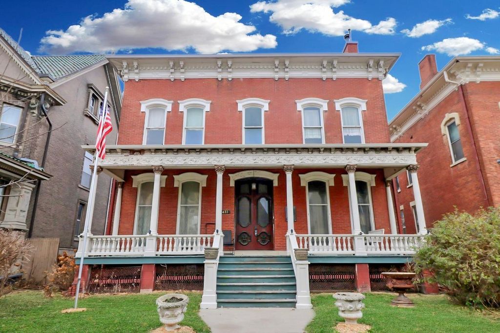 Photo of 1433 Main Street, Dubuque, IA 52001 (MLS # 153550)