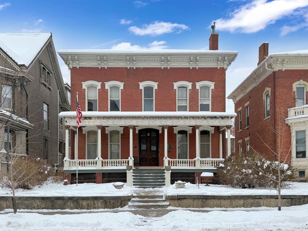 Photo of 1433 Main Street, Dubuque, IA 52001 (MLS # 153550)