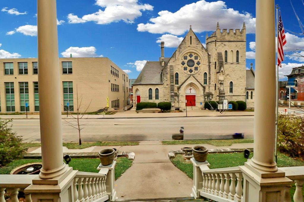 Photo of 1433 Main Street, Dubuque, IA 52001 (MLS # 153550)