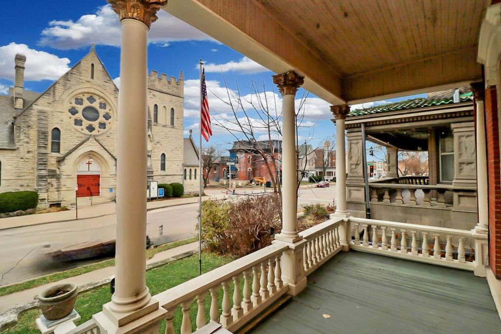 Photo of 1433 Main Street, Dubuque, IA 52001 (MLS # 153550)