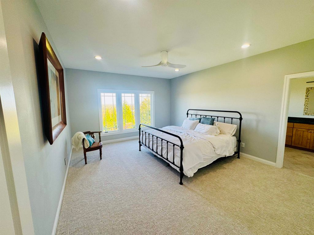 Photo of 15441 Stacie Court, Dubuque, IA 52002 (MLS # 153237)