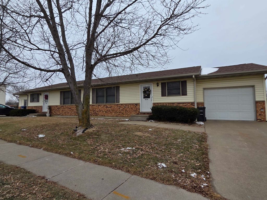 Photo of 4416 Camelot Drive, Dubuque, IA 52002 (MLS # 153659)