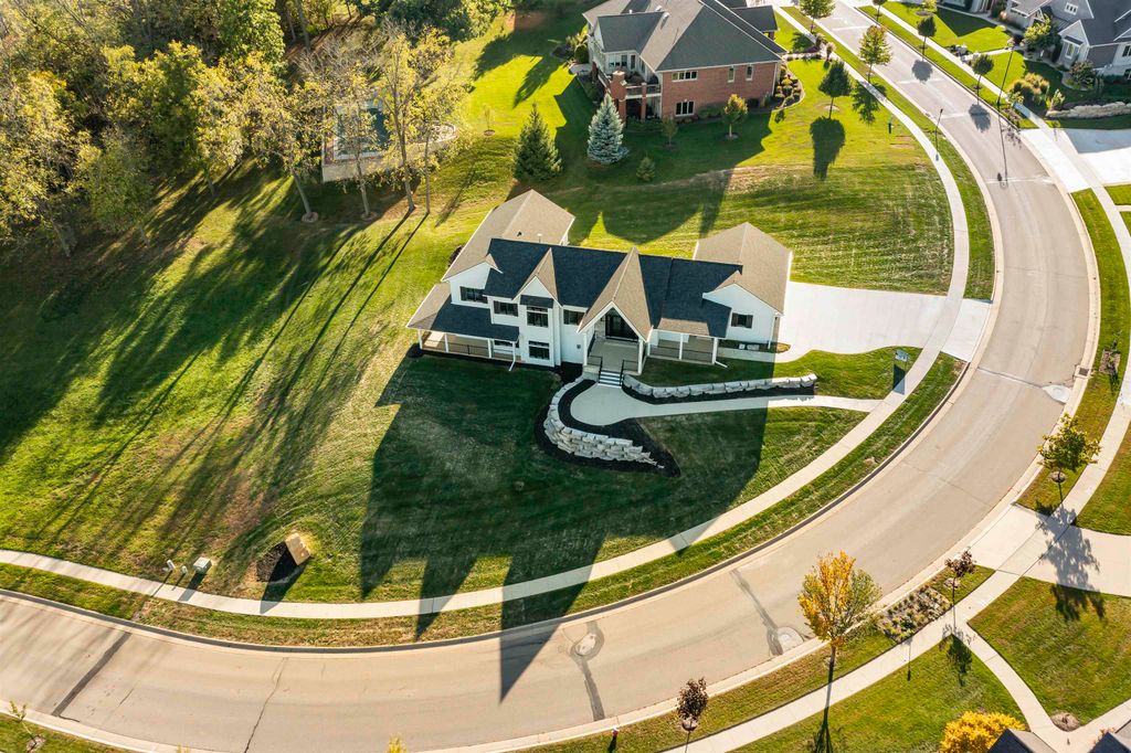 Photo of 1730 Creek Wood Drive, Dubuque, IA 52003 (MLS # 153455)