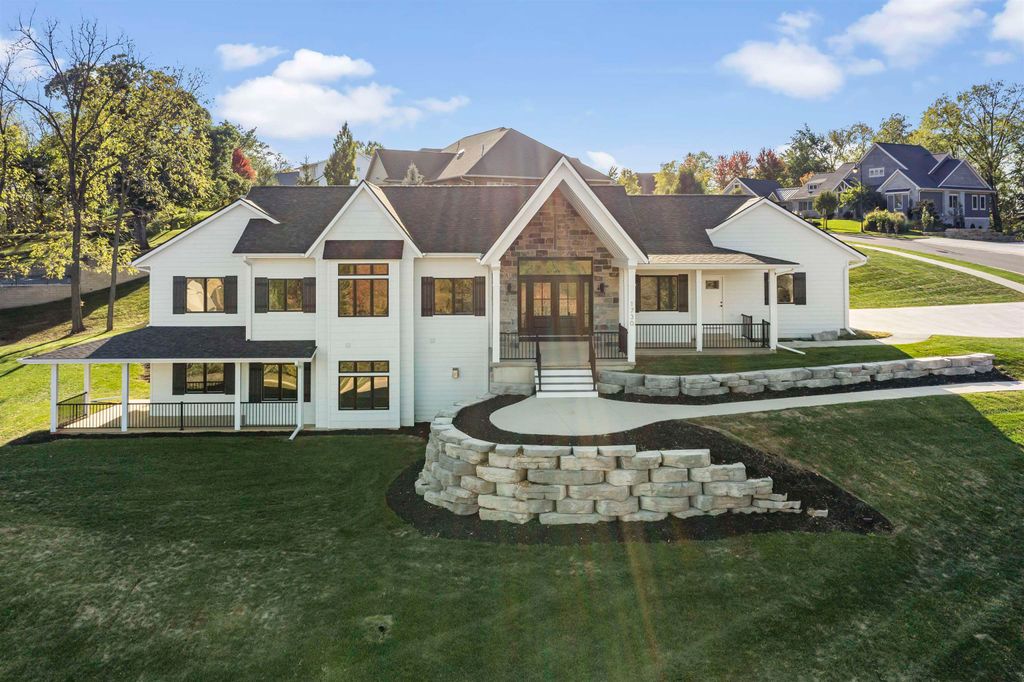 Photo of 1730 Creek Wood Drive, Dubuque, IA 52003 (MLS # 153455)